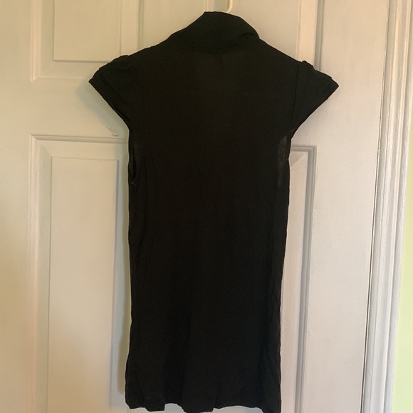 Black blouse with cuffed sleeves and ruffles around the collar. With a tie - Picture 2 of 2